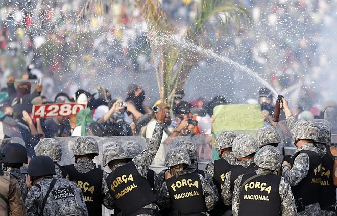 Protesto em Belo Horizonte, com presença de 60 mil pessoas, teve confronto entre manifestantes e a Polícia Militar | 