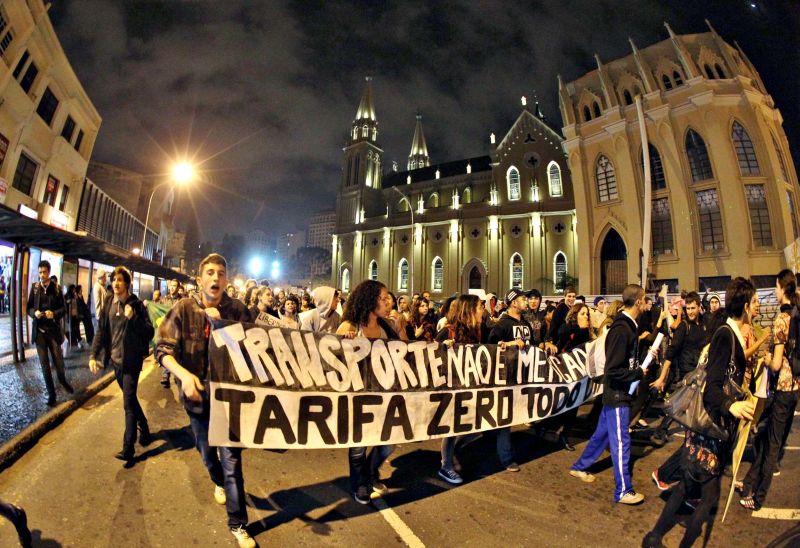 Cerca de 2 mil pessoas confirmaram presença na marcha de Curitiba, marcada para as 18 horas | Daniel Castellano/Gazeta do Povo