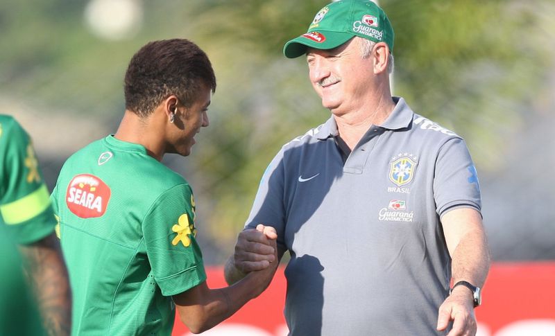 Felipão conversa com Neymar após a volta do astro de Barcelona | Mowapress