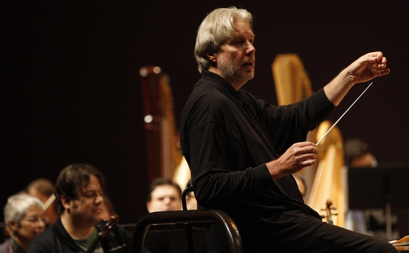 O maestro alemão Michael Zilm rege pela primeira vez a OSP | Jonathan Campos/Gazeta do Povo