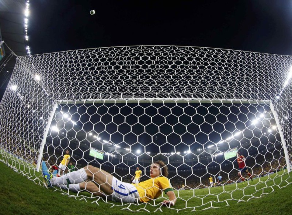 David Luiz salvou gol praticamente certo da Espanha | Reuters