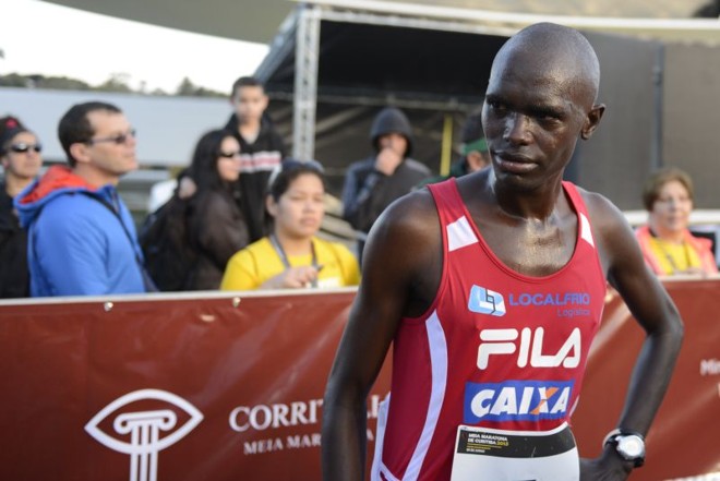 Mark Korir, queniano vencedor da prova |