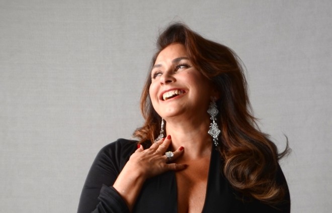 Entre os sucessos de Fafá de Belém apresentados com a Opus estão