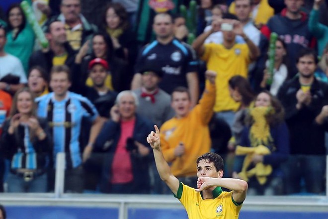 Oscar marcou o gol da vitória da seleção diante da França |