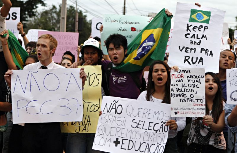 Protesto em Foz do Iguaçu nesta segunda-feira | Christian Rizzi/Agência de Noticias Gazeta do Povo