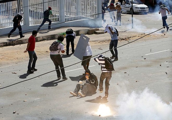 Polícia tenta dispersar manifestantes em Fortaleza | 