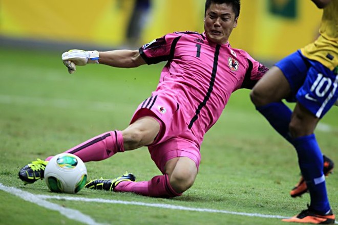O goleiro Eiji Kawashiwa evitou uma derrota maior, com boas defesas no primeiro tempo | 