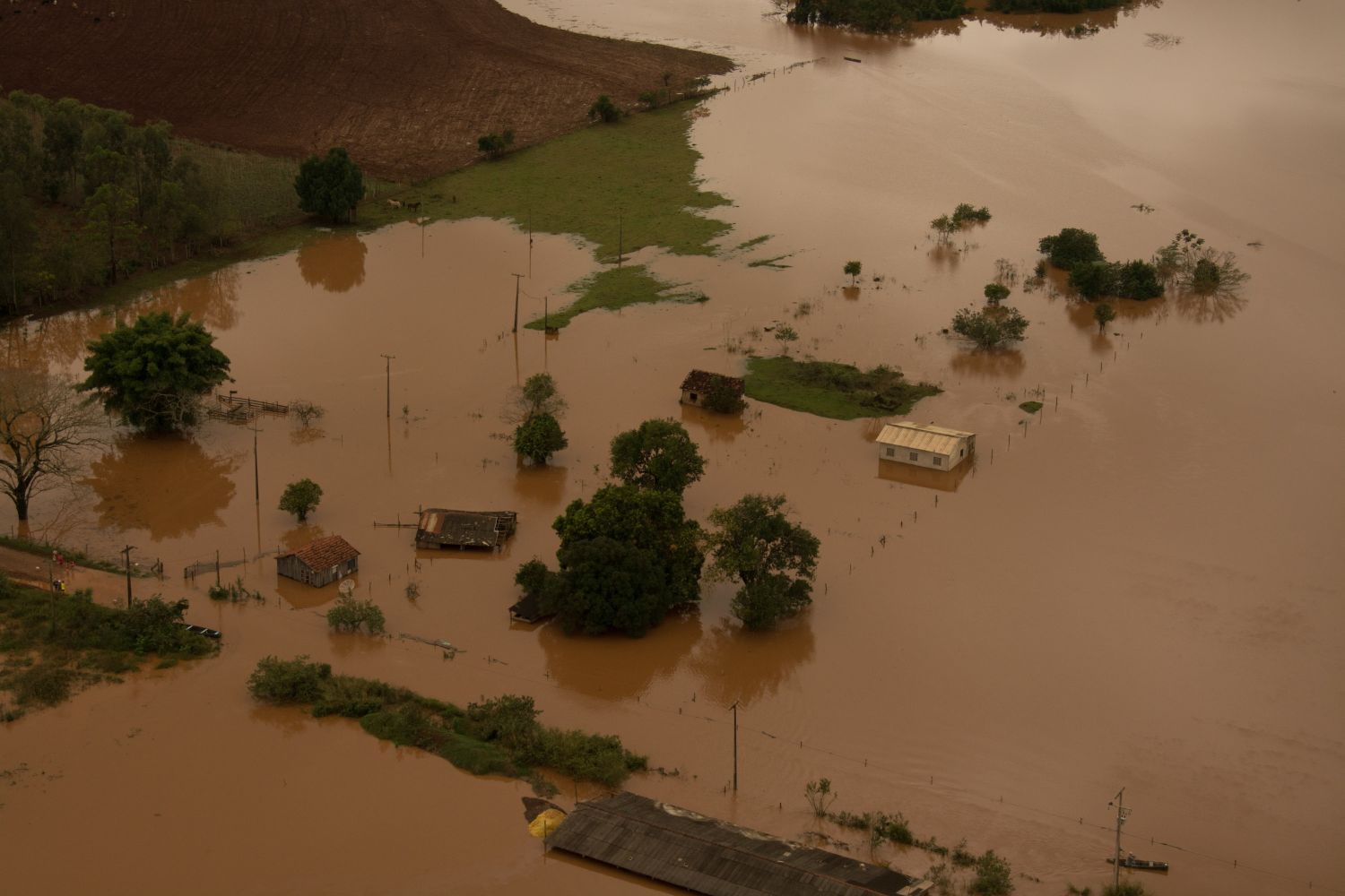Imagens aéreas de um voo de helicóptero feito por Beto Richa sobre Mirador | Divulgação / Governo do Paraná