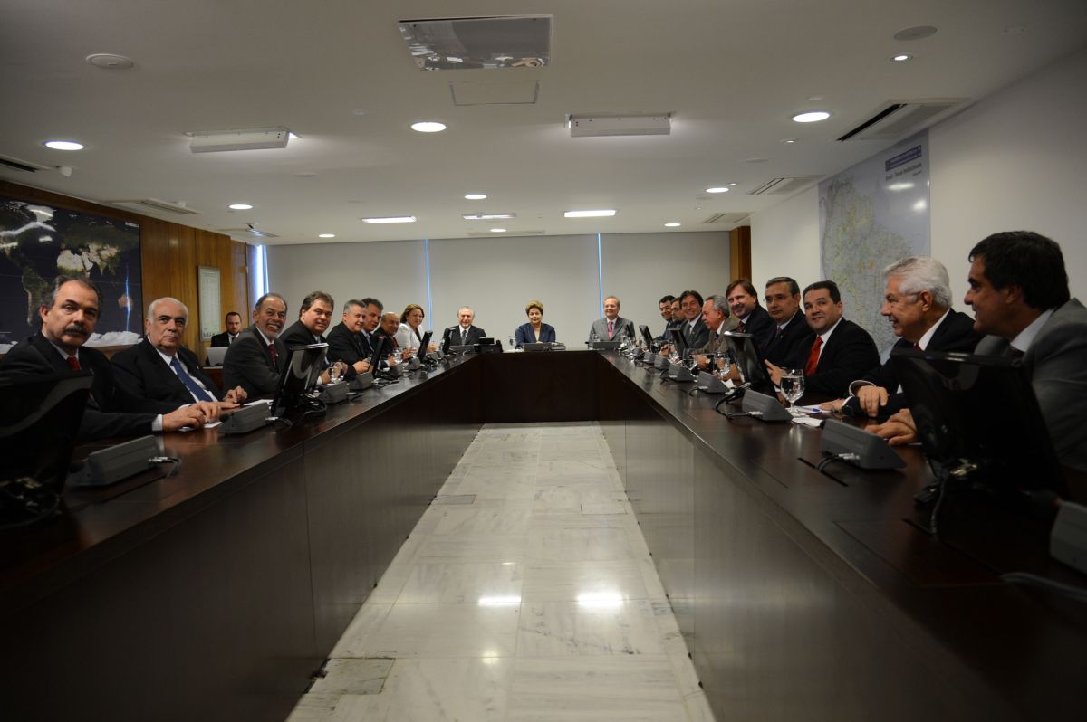 A presidenta Dilma Rousseff se reuniu com lideranças do Senado Federal, no Palácio do Planalto na tarde desta quinta-feira (27) | Fabio Rodrigues Pozzebom / Agência Brasil / Divulgação