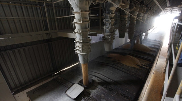 Empresas ganham eficiência em carregamento, mas cobram cerca de R$ 5/t acima do máximo | Jonathan Campos/gazeta Do Povo