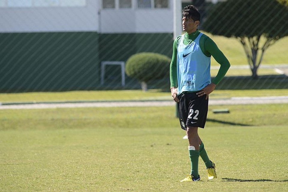 Escudero é liberado pelo TJD-PR para enfrentar o Fluminense Com decisão do TJD-PR, Escudero fica à disposição de Marquinhos Santos para o jogo com o Fluminense | Henry Milléo / Gazeta do Povo