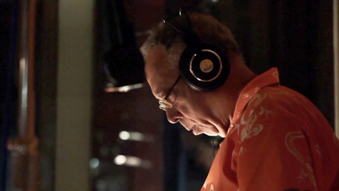 Jards- Documentário poético sobre o compositor e cantor carioca Jards Macalé. Acompanha o processo criativo do artista e a regravação em um estúdio no Rio de clássicos do músico. Eryk Rocha, Espaço Itaú 1, às 21h30. | 