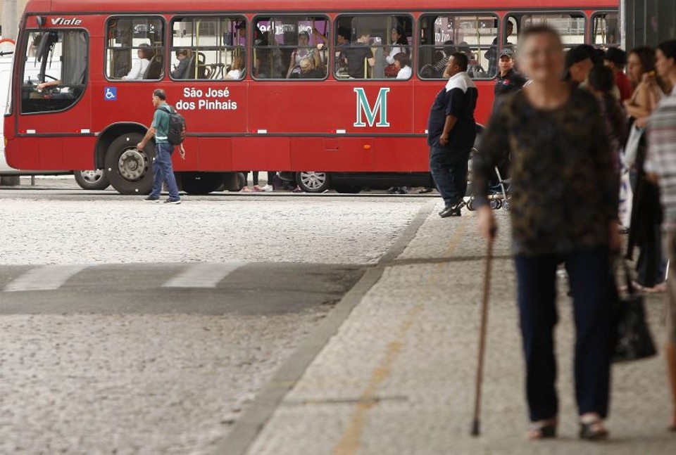 Abatimento na tarifa entra em vigor na próxima segunda-feira e beneficia 158 mil usuários de linhas não integradas da Região Metropolitana de Curitiba | Jonathan Campos/ Gazeta do Povo