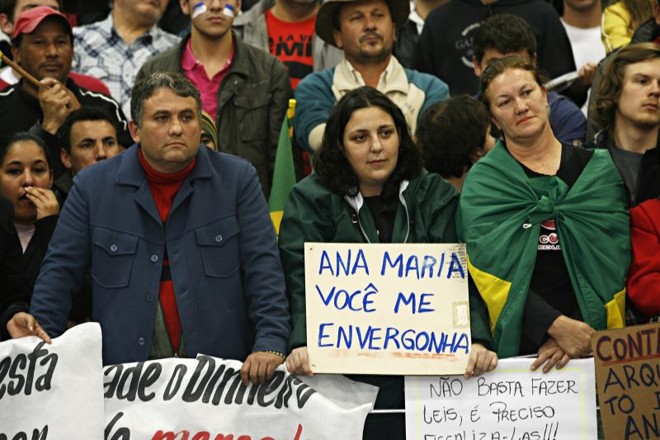 Manifestantes lotaram a Câmara de Ponta Grossa nesta segunda-feira |