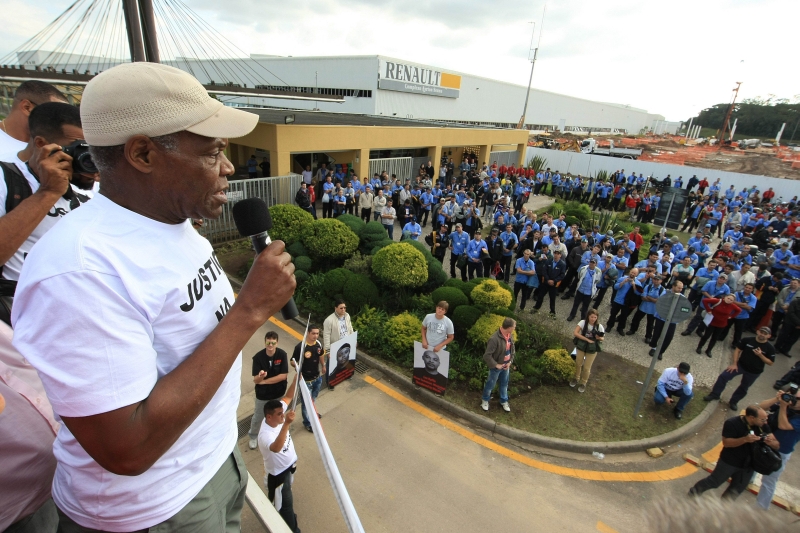 No caminhão: assembleia com ator reuniu centenas de trabalhadores da Renault-Nissan | Ivonaldo Alexandre/Gazeta do Povo