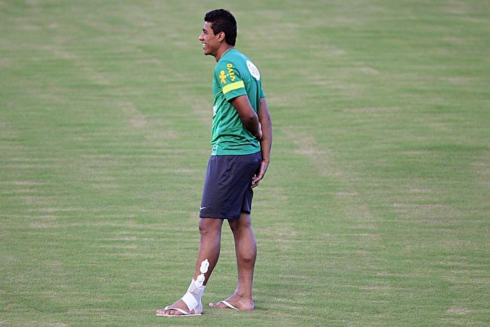 Em tratamento do tornozelo, Paulinho não joga contra a Itália | Albari Rosa, enviado especial / Gazeta do Povo
