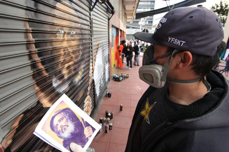 Uma imagem que chamou a atenção dos moradores foi a pintura do santo que deu nome a rua | Ivonaldo Alexandre/Agência de Notícias Gazeta do Povo