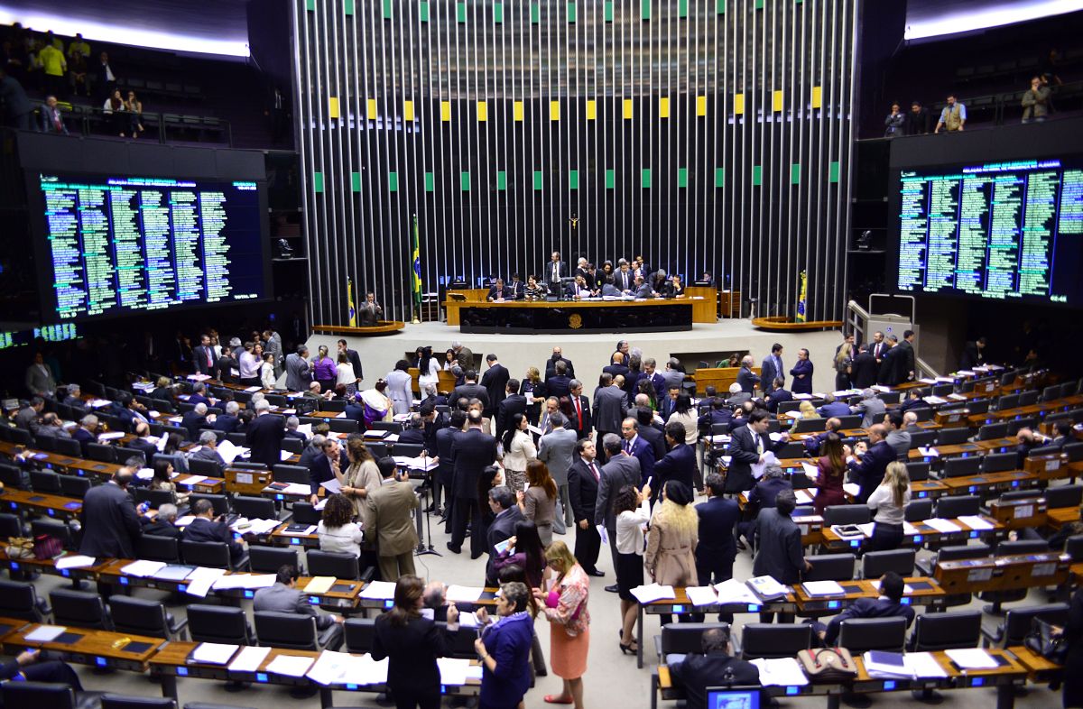 Acordo para votar contra a PEC foi costurada pelos líderes partidários ao longo de toda a manhã de terça | Nilson Bastian / Câmara dos Deputados