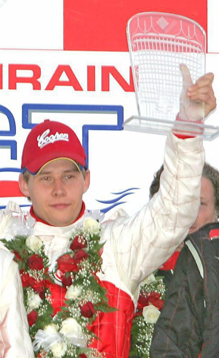 Allan Simonsen saiu da pista e se chocou contra a barreira de proteção da pista | EFE/JORGE FERRARI