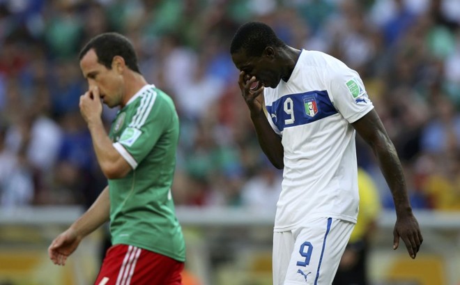 Balotelli foi titular da Itália na estreia |