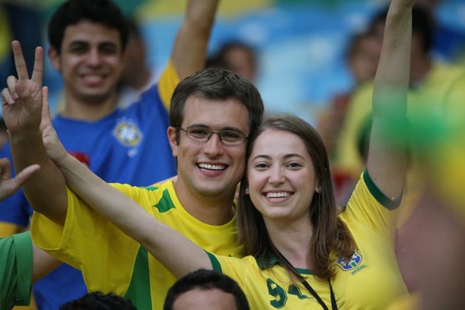 Torcedores já fazem a festa dentro do Maracanã | 