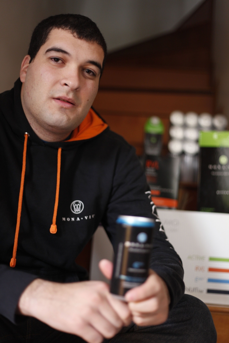 Erick Rodrigues deixou o emprego na Electrolux para vender produtos da Monavie: O objetivo final é o produto | Jonathan Campos / Gazeta do Povo