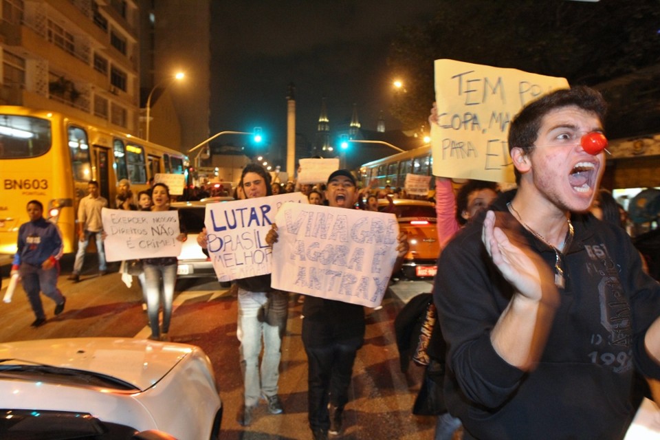 Aumento da tarifa e da violência policial motivaram o protesto em Curitiba | Daniel Castellano/Agência de Notícias Gazeta do Povo