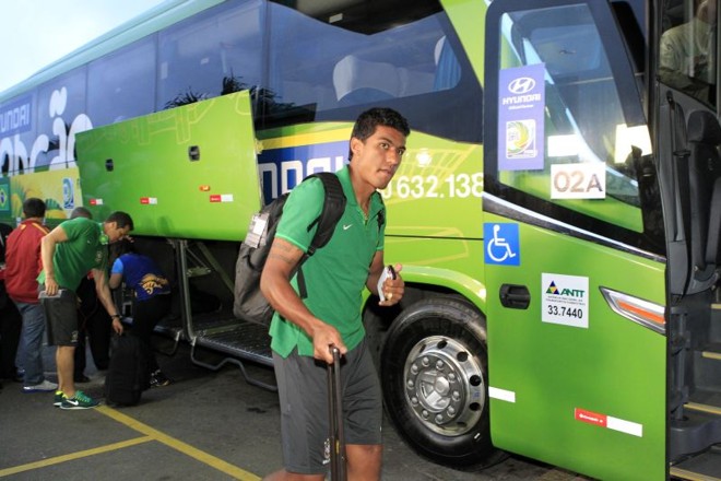 O volante Paulinho, camisa 18 da seleção, vai convencendo Felipão de que pode ser útil no ataque | Albari Rosa, enviado especial/ Gazeta do Povo