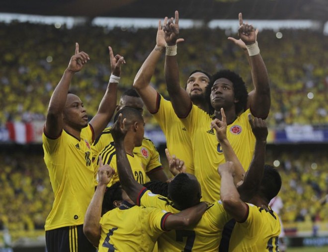 Colombianos venceram o Peru e colaram na Argentina na classificação |