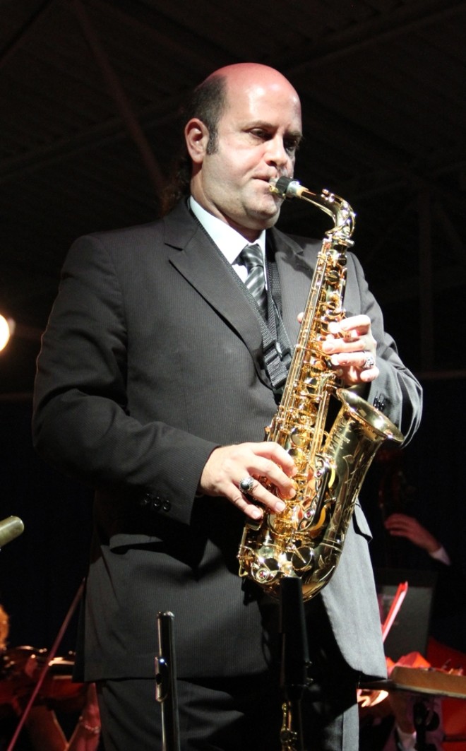 O repertório apresentado com o saxofonista Derico inclui desde música clássica até o tema do filme Indiana Jones |