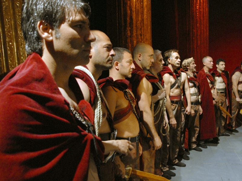 Detentos caracterizados: transformação de vidas via teatro | Divulgação