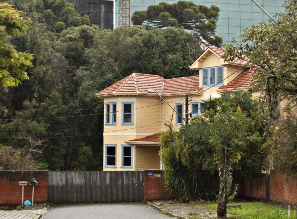 A histórica Casa Gomm fica dentro do bosque tombado | Marcelo Andrade/ Gazeta do Povo