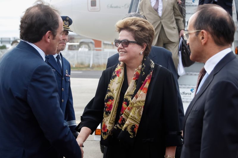 Dilma não fez declarações à imprensa ao chegar em Portugla, onde terá um encontro nesta segunda (10) às 17 horas, com o presidente de Portugal, Cavaco Silva | Roberto Stuckert Filho / Presidência da República / Divulgação