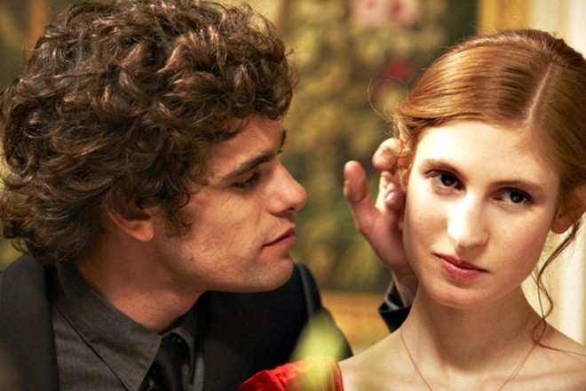 Além do Arco-íris- Da mesma diretora do premiado O Gosto dos Outros, o filme é uma comédia sobre relacionamentos afetivos que brinca com a ideia do amor idealizado. Agnès Joui. Cineplex Batel 1, às 20h40. | 