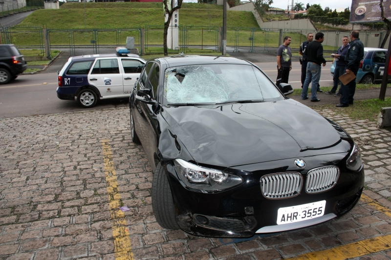 Veículo foi roubado e a dona do carro foi levada como refém | Átila Alberti/Gazeta do Povo