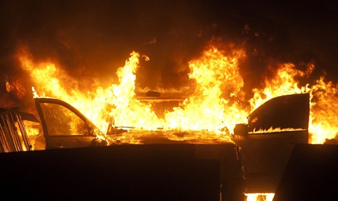 Carro foi incendiado em confronto com a PM em BH | 