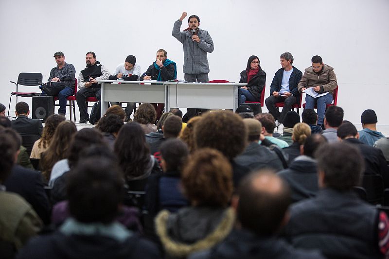 Representantes de sindicatos e movimentos sociais se reuniram nesta segunda-feira para discutir a pauta das próximas manifestações | Brunno Covello/Gazeta do Povo