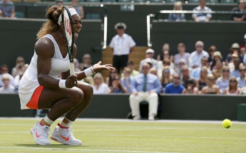 Serena Williams se exalta durante partida da segunda rodada de Wimbledon | Reuters