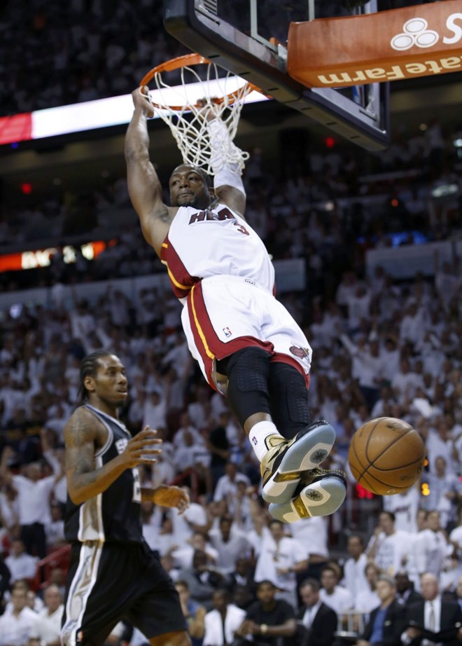 Wade se pendura após cravata | 