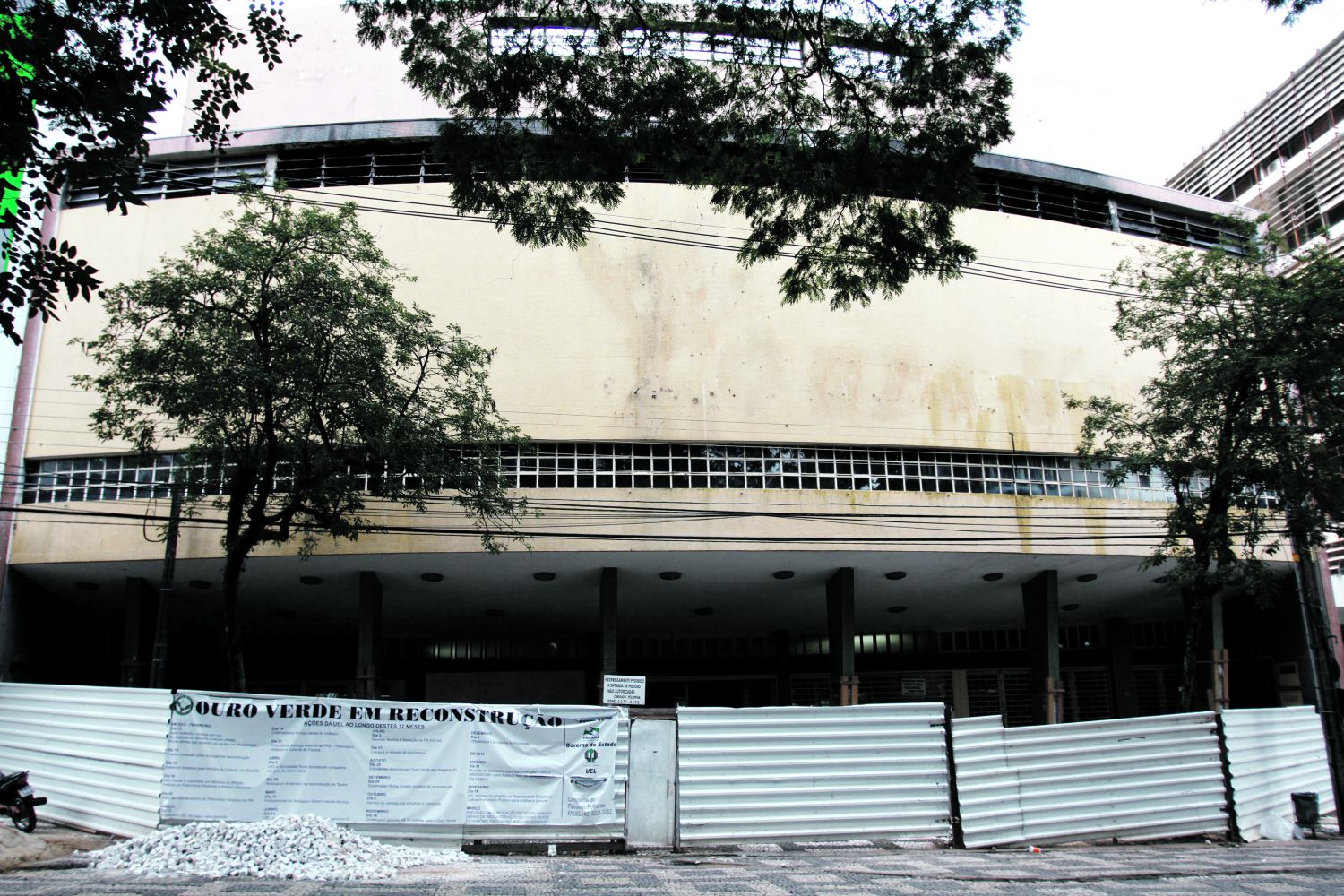 Por conta do atraso no cronograma de obras, Londrina só deve ver o Teatro Ouro Verde reconstruído em 2015 | Gilberto Abelha / Jornal de Londrina