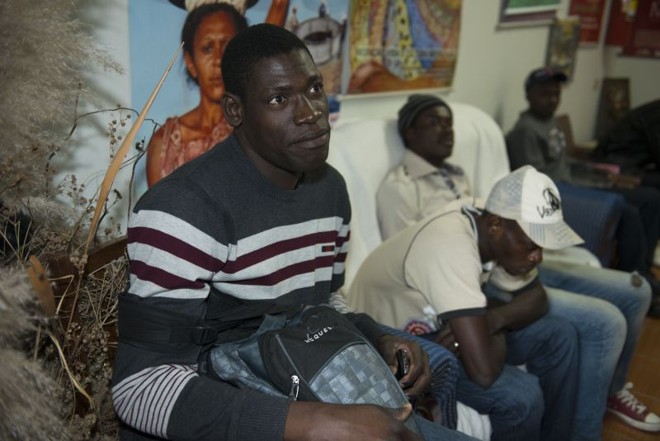 Operação tamanho família:Charles Valbon, 30 anos, é economista e contador. Lecionou Matemática e Física no Haiti atividades que sonha retomar no Brasil, assim que dominar o idioma.