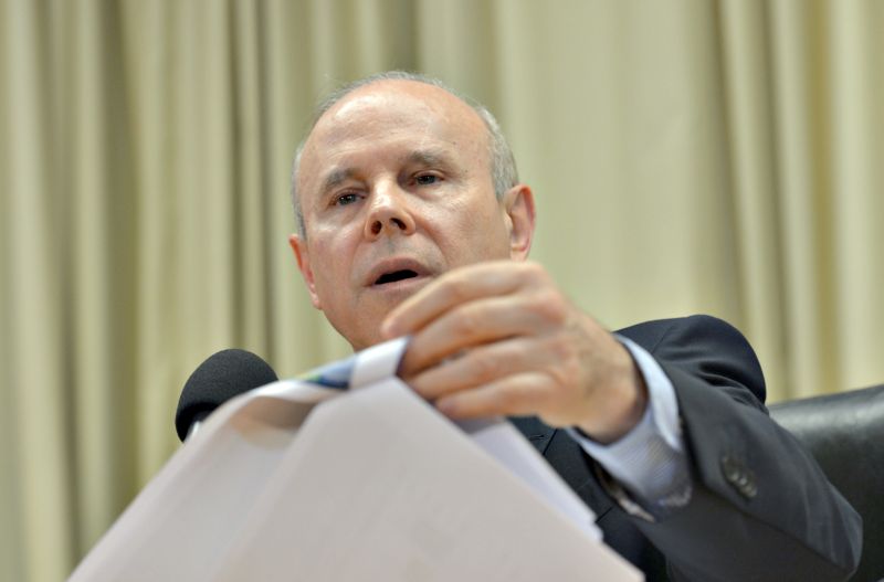 O ministro Mantega: redução de impostos para investimentos vai para a gaveta | Wilson Dias/Agência Brasil