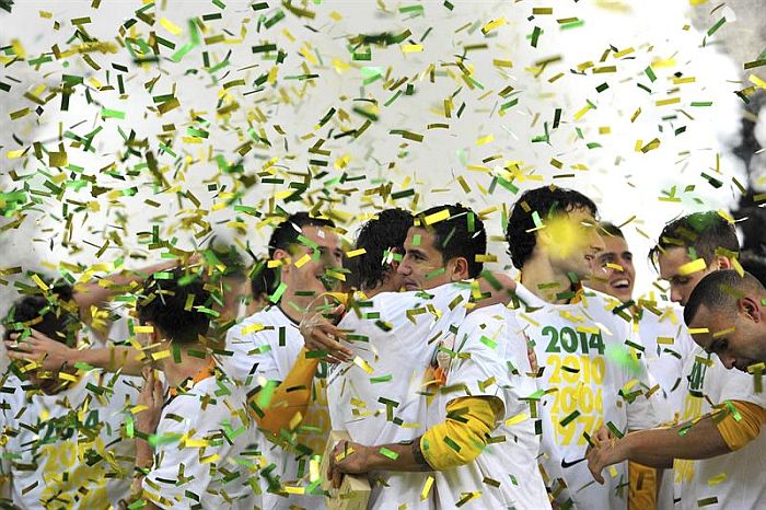 Australianos comemoram a classificação à Copa do Mundo de 2014 | PAUL MILLER / EFE