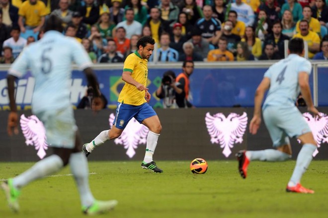 Fred não marcou, mas deu assistência para o gol de Oscar |