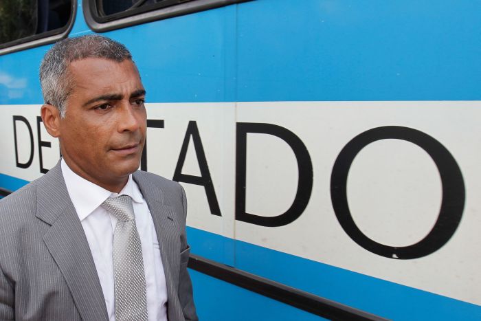 Romário diz estar tomando providências para a instalação de uma Comissão Parlamentar de Inquérito para investigar as ações da Fifa | Sergio Lima/Folhapress