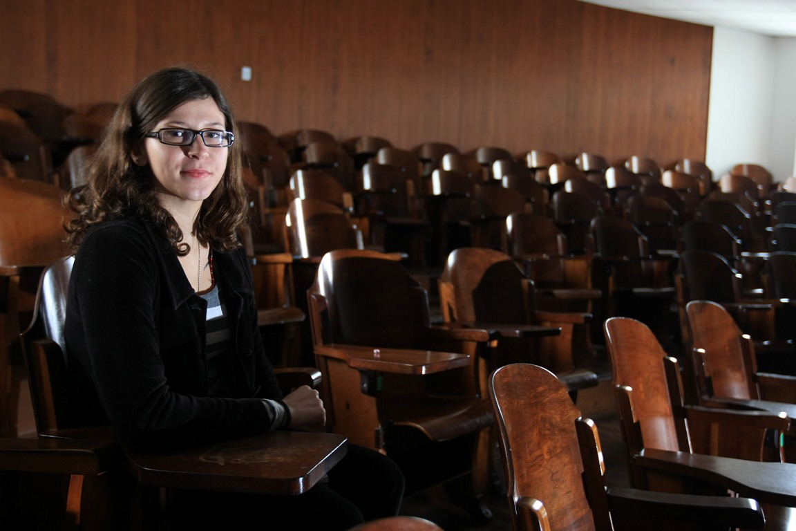 Marina Legroski recebe bolsas há cinco anos. Se precisasse trabalhar, ela diz que não daria conta dos estudos. | Ivonaldo Alexandre / Gazeta do Povo