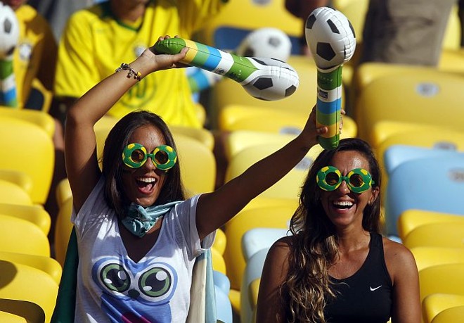 Torcida brasileira na reabertura do Maracanã, no amistoso entre Brasil e Inglaterra |