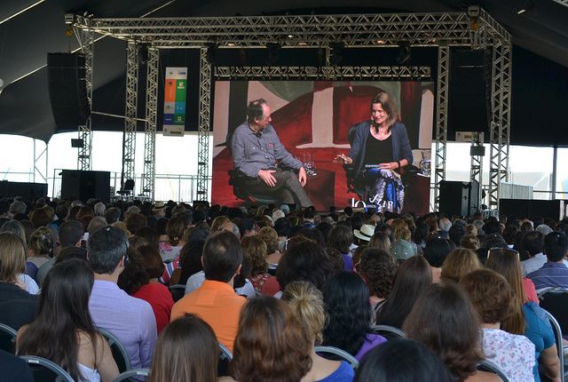Ian McEwan e Jennifer Egan em mesa na Flip de 2012. | Divulgação