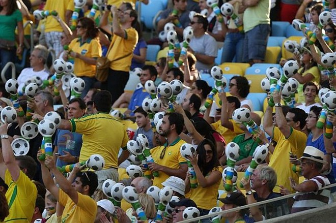 Torcedores acompanham o amistoso entre Brasil e Inglaterra no Maracanã |