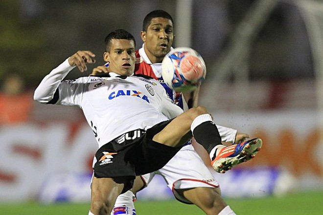 Ricardo Conceição na marcação do ASA |